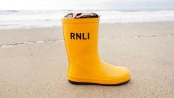 fundraising-yellow-welly-16x9-72dpi